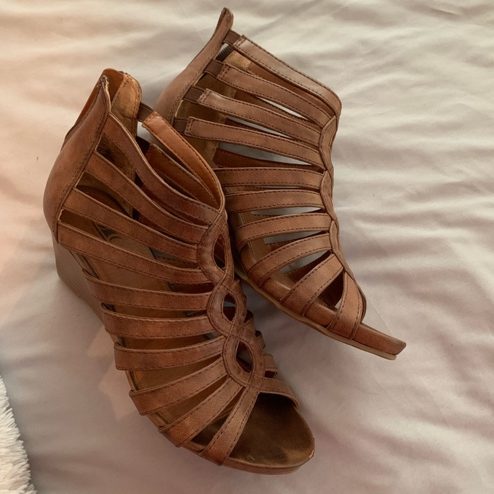 Brown noho wedge heels